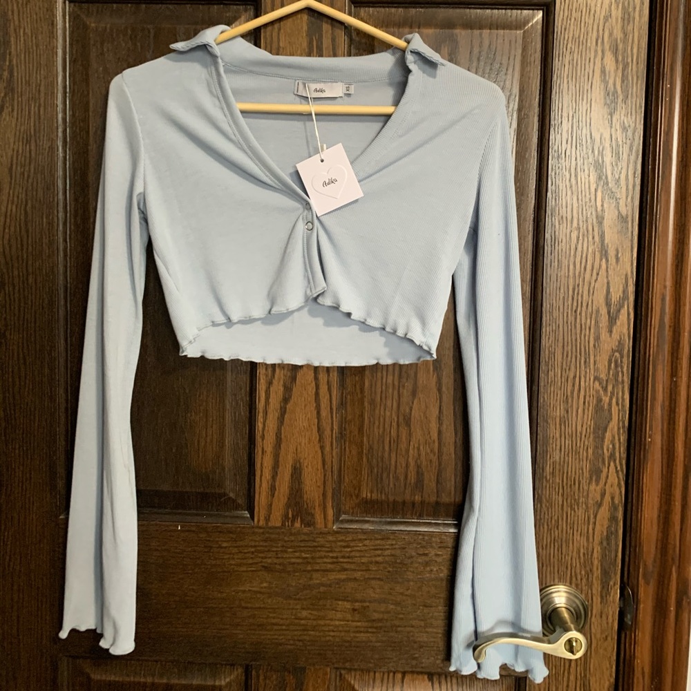 xs adika long sleeve crop top 💙